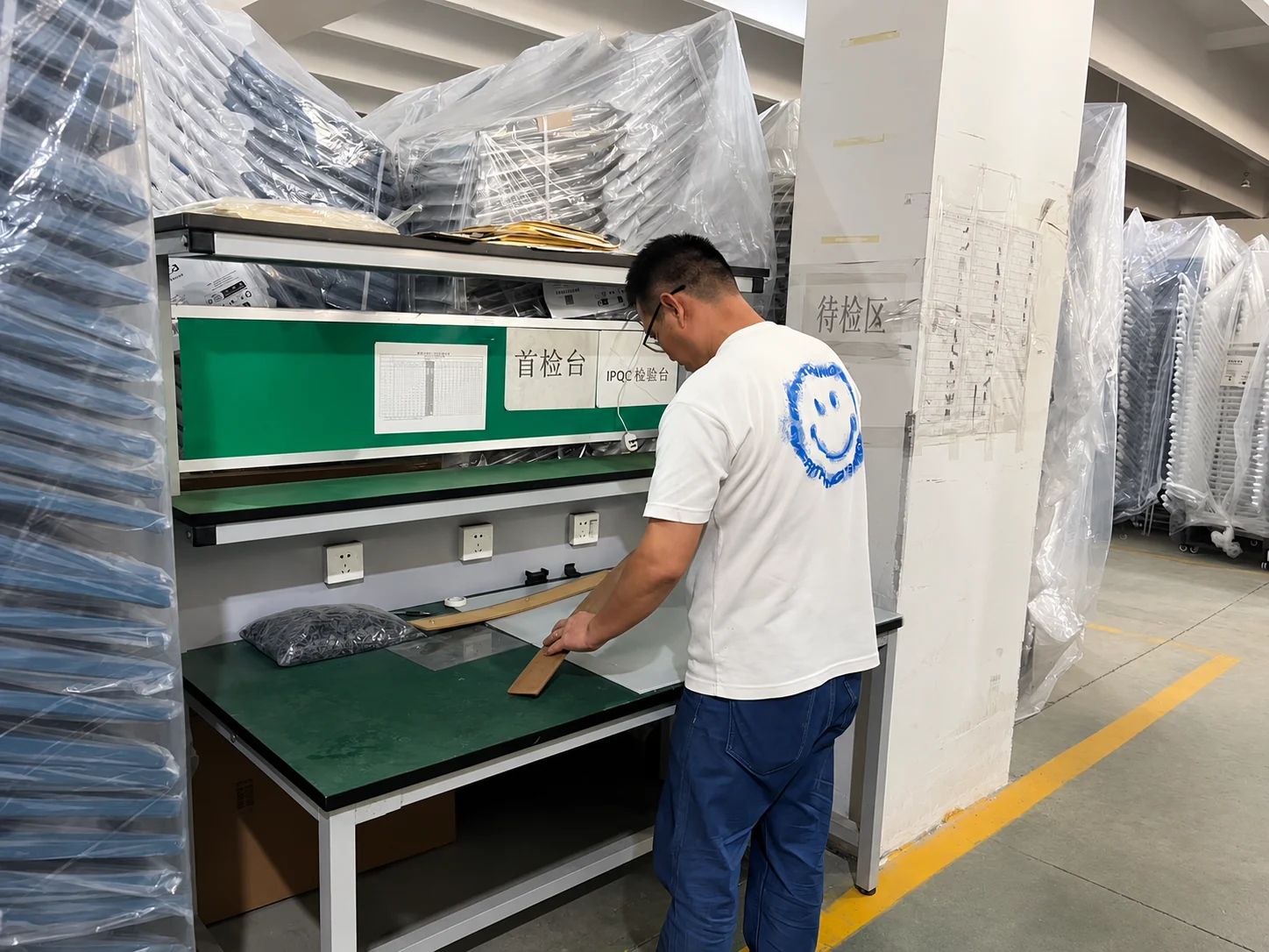 First article inspection at the Linhai Hongjie outdoor furniture factory.