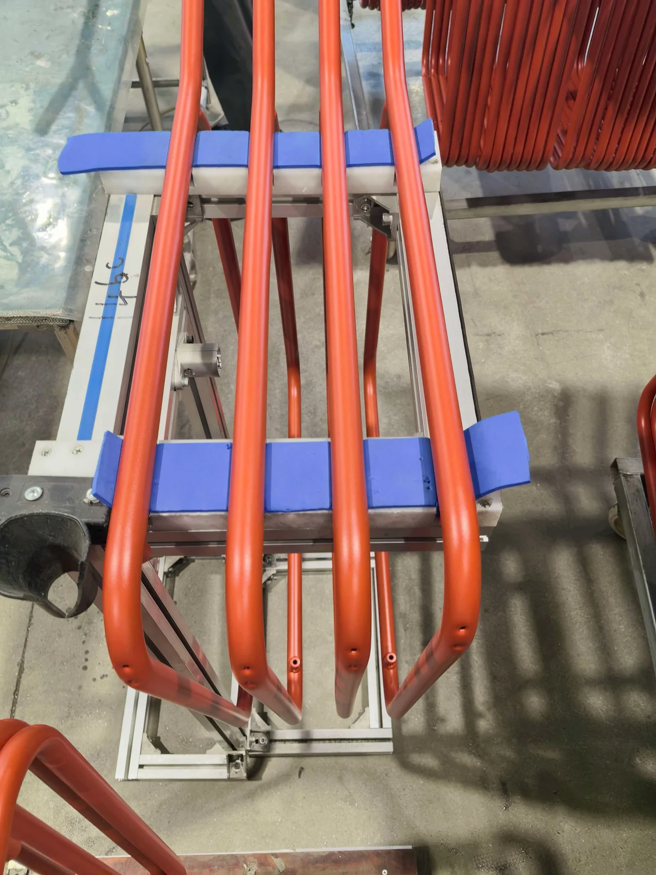 Foam is fitted at fixture and line contact points to help prevent marks and scratches.