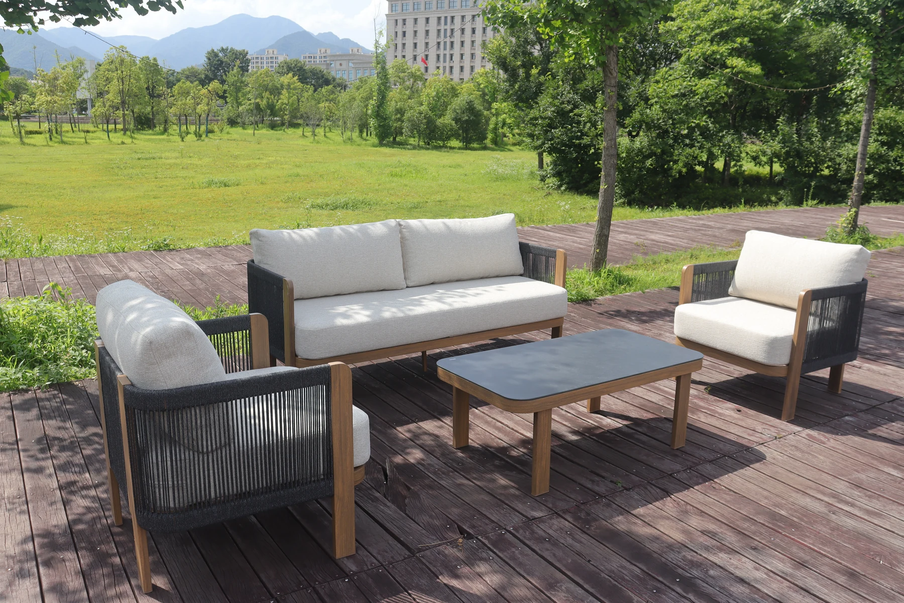 Rope Outdoor Sofa Set: Complete rope sofa set in an outdoor setting
