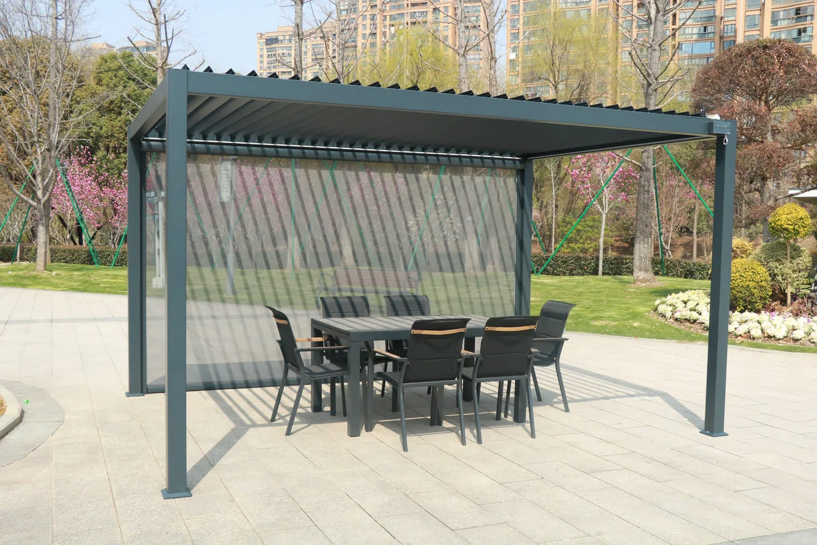 Pergola roof with open adjustable louvres